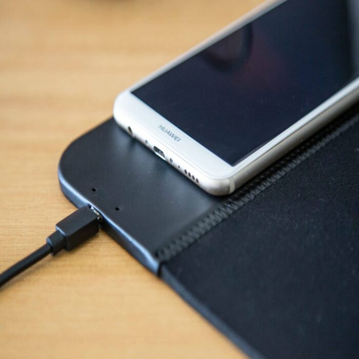 Killer Deals Mousepad with Wireless Phone Fast Charge 10W - Black - Image 2