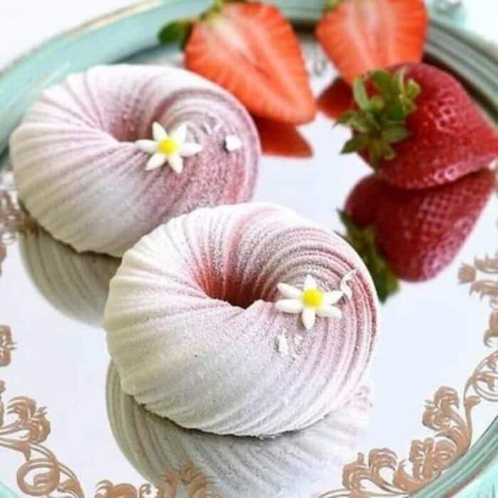 Killer Deals Non-Stick 3D Spiral Swirl Doughnut Silicone Baking Mould - Image 2